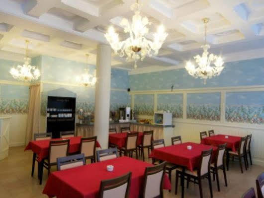 Grand Hotel De La Poste ซาลง-เดอ-โพรวองซ์ ภายนอก รูปภาพ